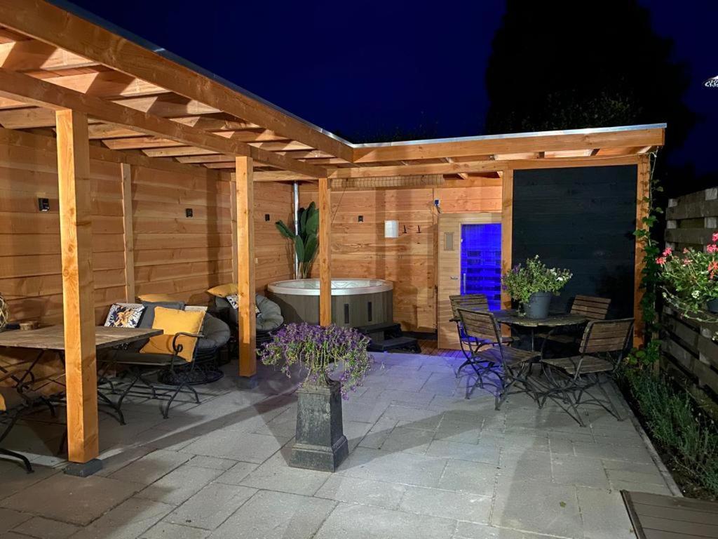 Holiday home Holtingerhuys Uffelte- Giethoorn! Tegen Betaling Wellness!!! *